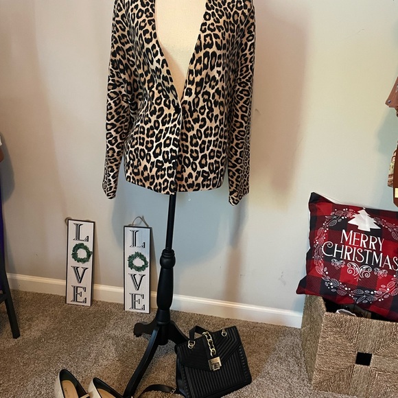 Chicos Woman’s Leopard Print Sweater in Sz 3 in gently used condition - Picture 2 of 7